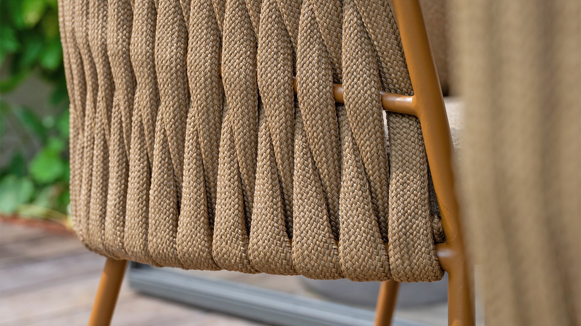 4 Seasons Outdoor Molina Dining Sessel mit 2 Kissen Boucle Amber/Braun