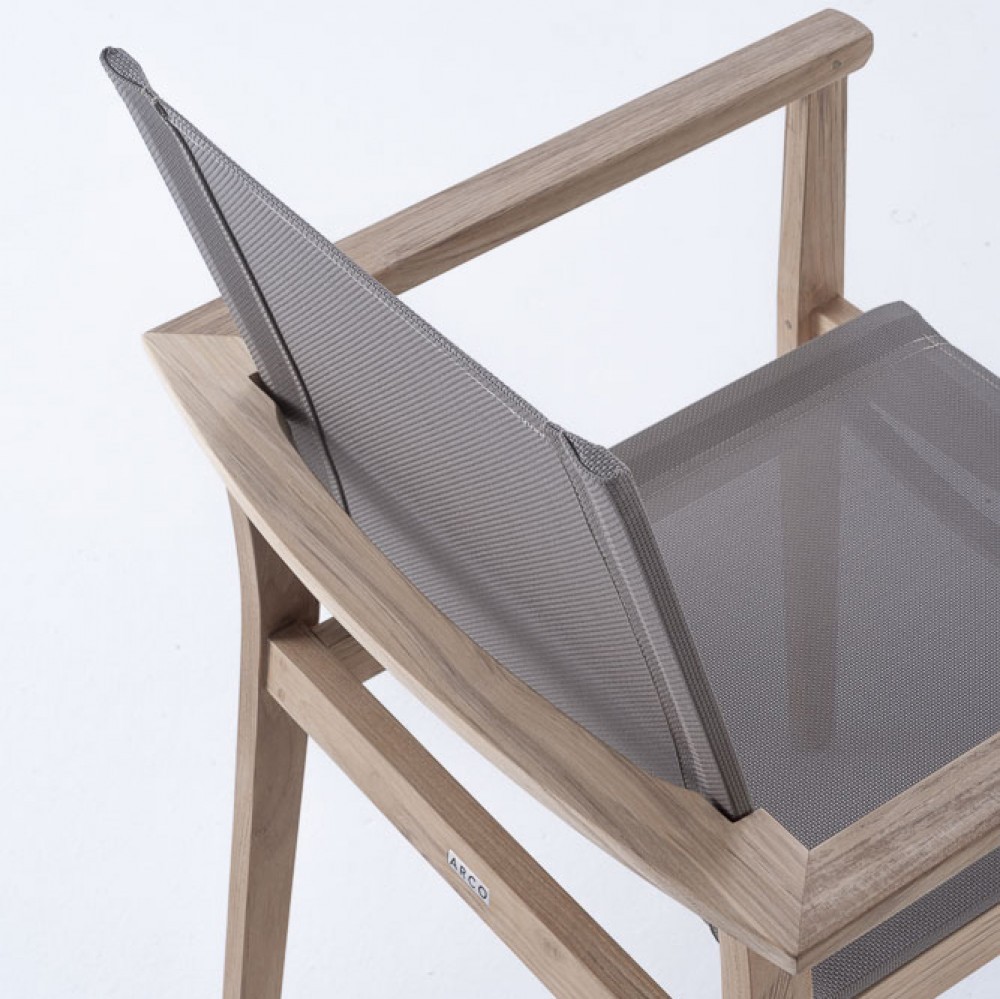 ARCO Lugano Stapelstuhl mit Armlehne Teakholz Textilene Taupe