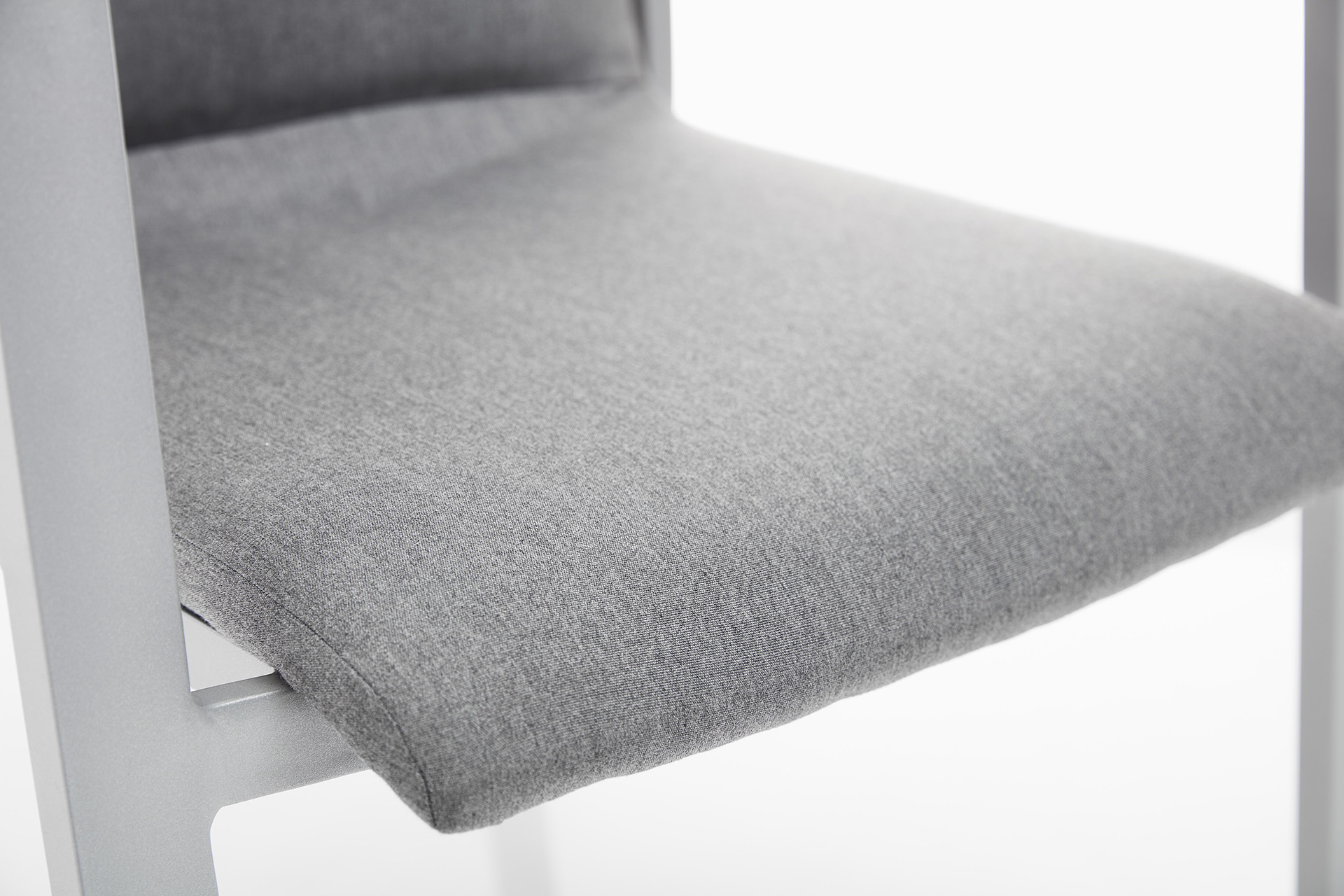 KETTLER RASMUS Stapelsessel mit hoher Rückenlehne, Armlehne Teak, silber/ flanelle, Aluminium/Outdoor-Stoff