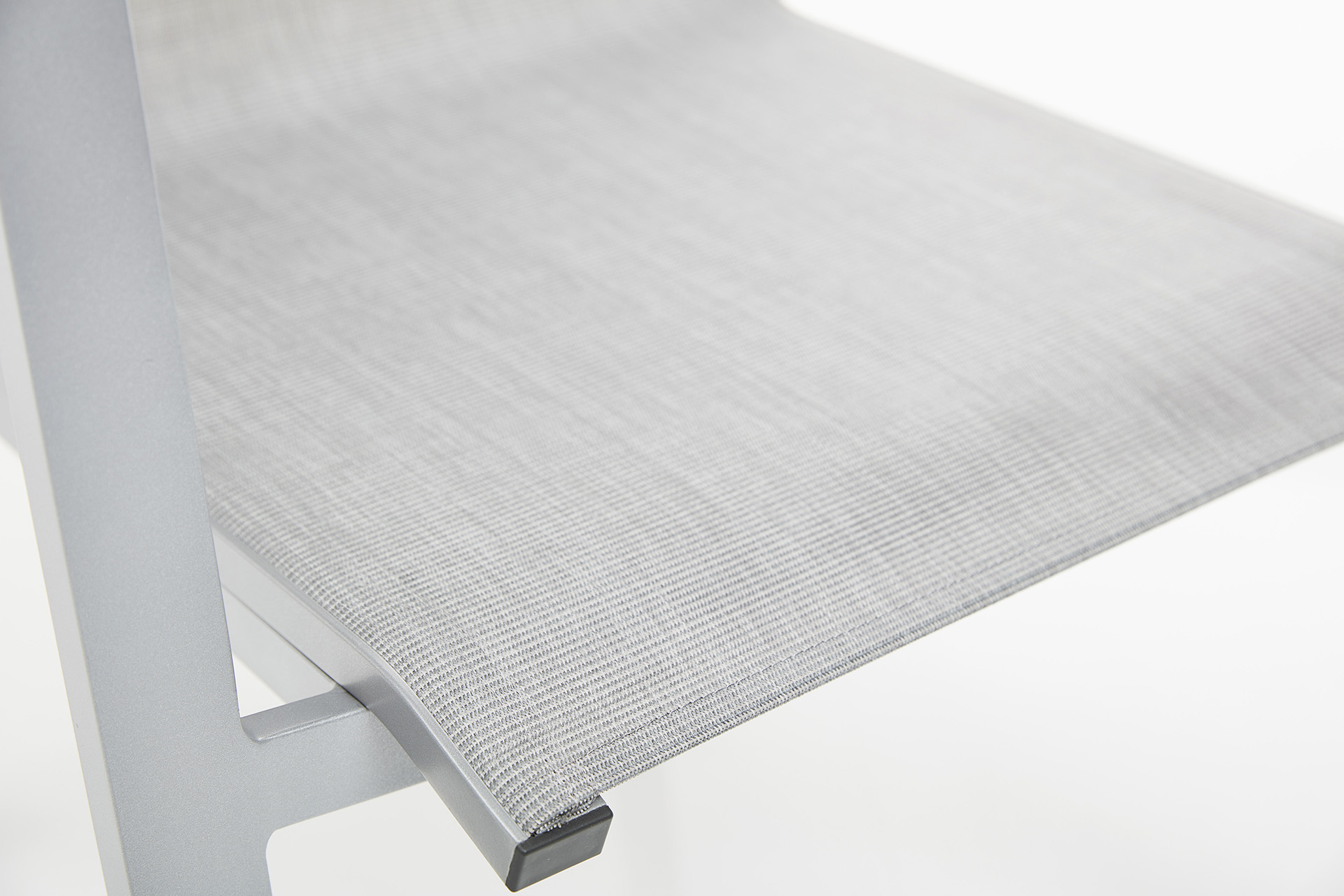 KETTLER RASMUS Stapelsessel mit hoher Rückenlehne, Armlehne Teak, silber/ hellgrau, Aluminium/Outdoorgewebe