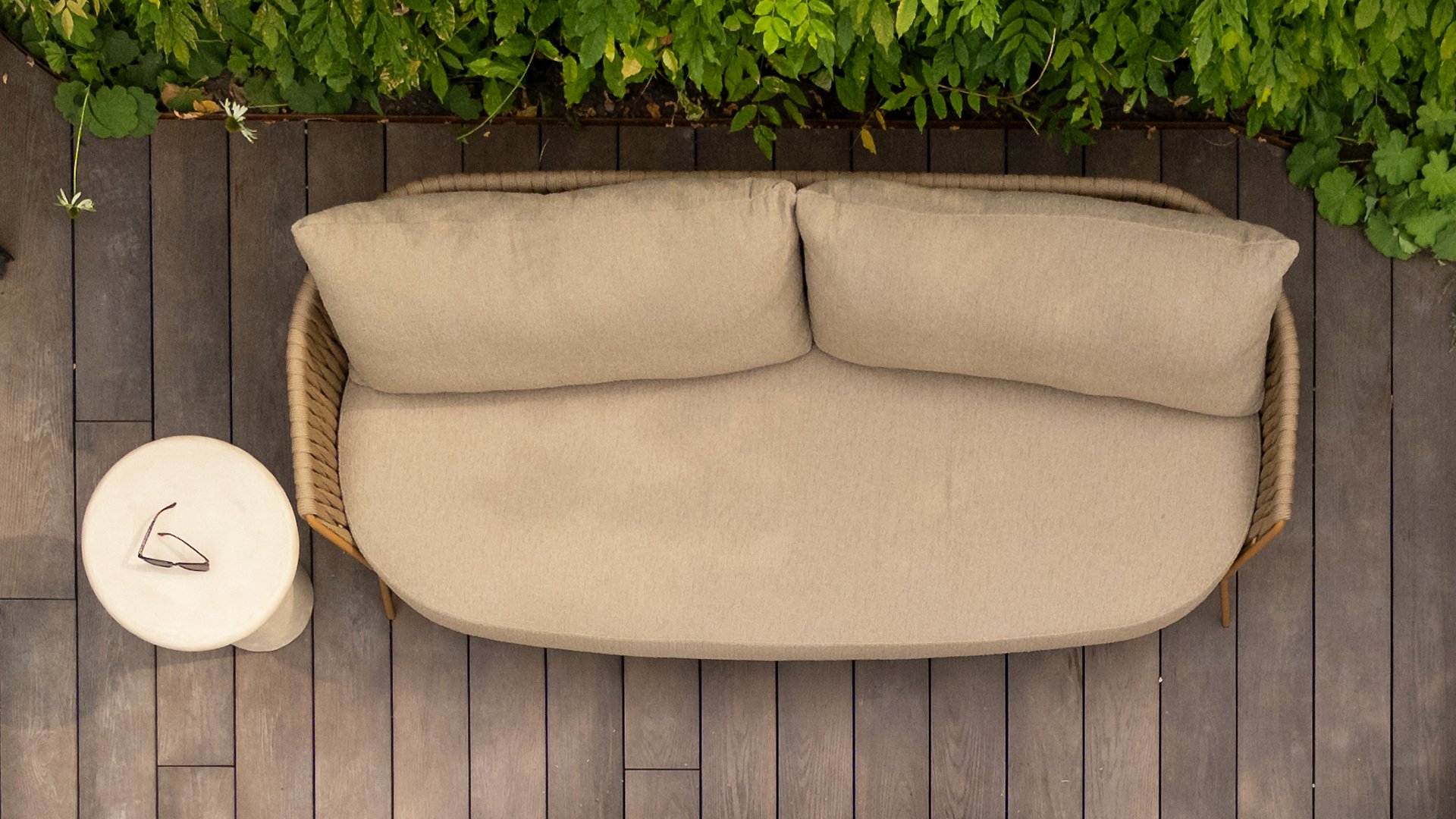 4 Seasons Outdoor Molina Sofa 3-Sitzer mit 3 Kissen Boucle Amber/Braun