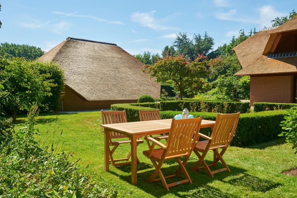 Traditional Teak Klappstuhl Victoria mit Armlehnen Teakholz
