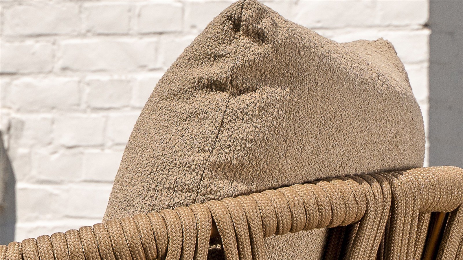 Seasons Outdoor Biarritz Sofa 2.5-Sitzer mit 3 Kissen Boucle Amber/Braun