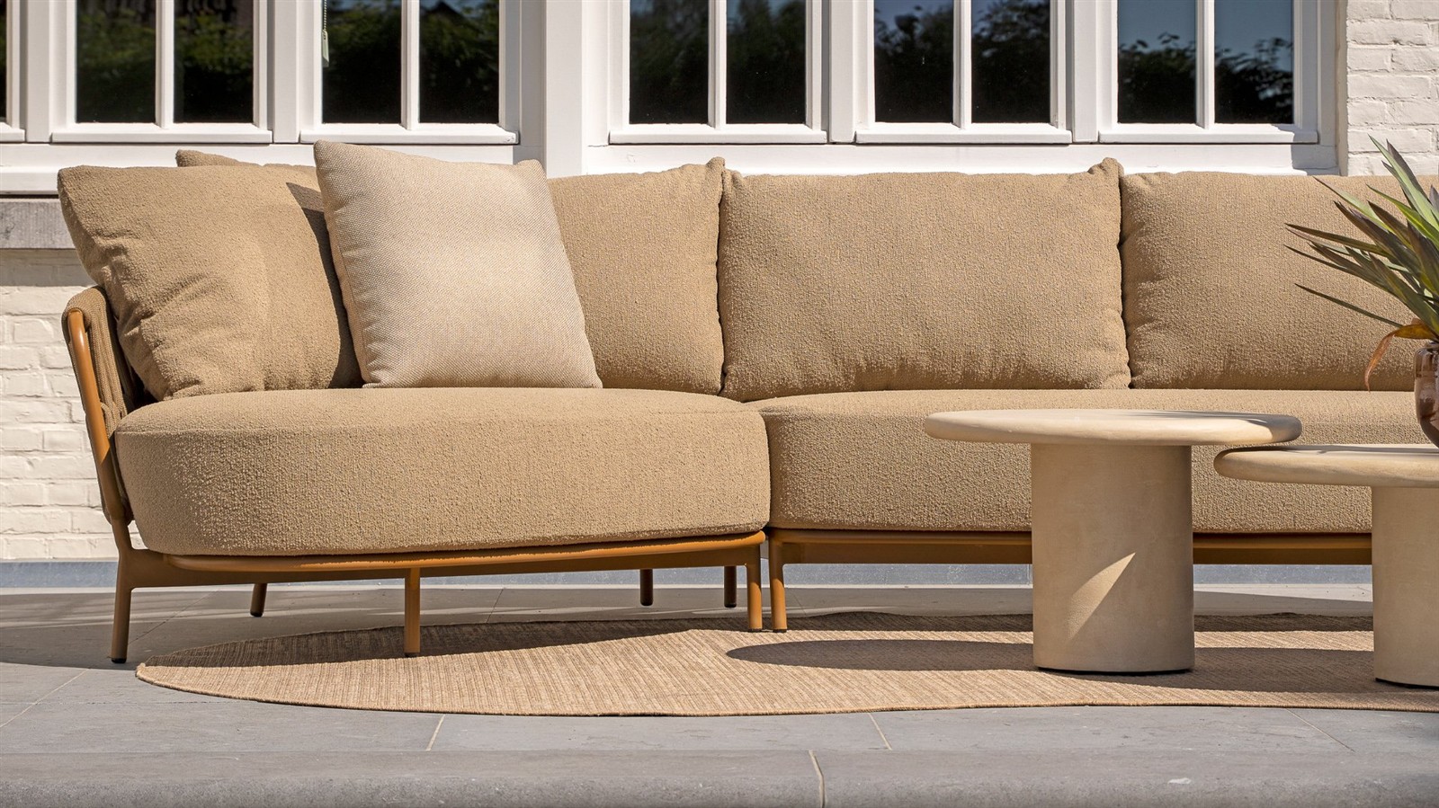 Seasons Outdoor Biarritz Chaise Lounge Armlehne rechts mit 2 Kissen Boucle Amber/Braun