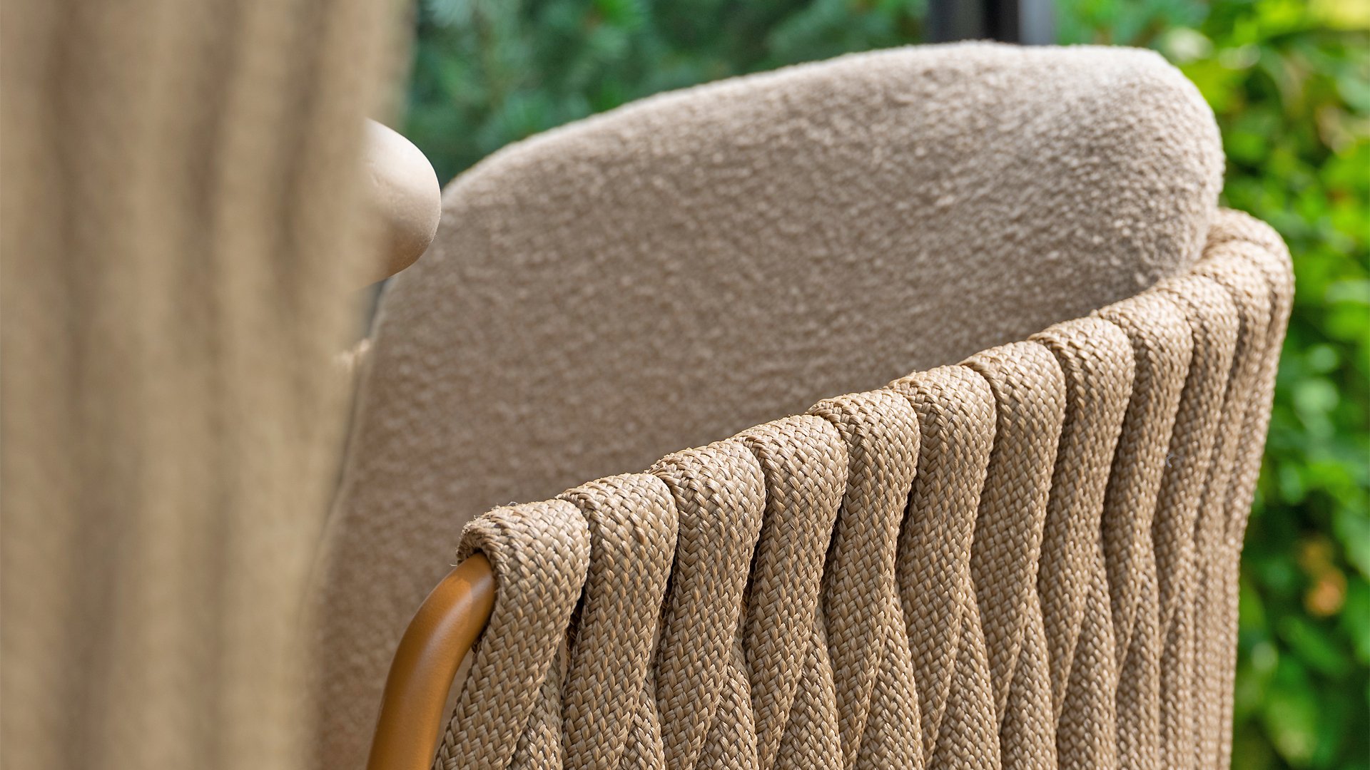 4 Seasons Outdoor Molina Dining Sessel mit 2 Kissen Boucle Amber/Braun