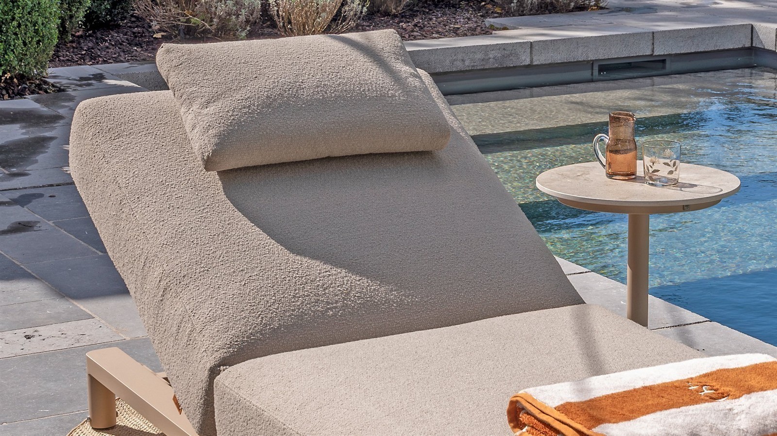 4Seasons Outdoor Madeira Liege mit 2 Kissen Latte