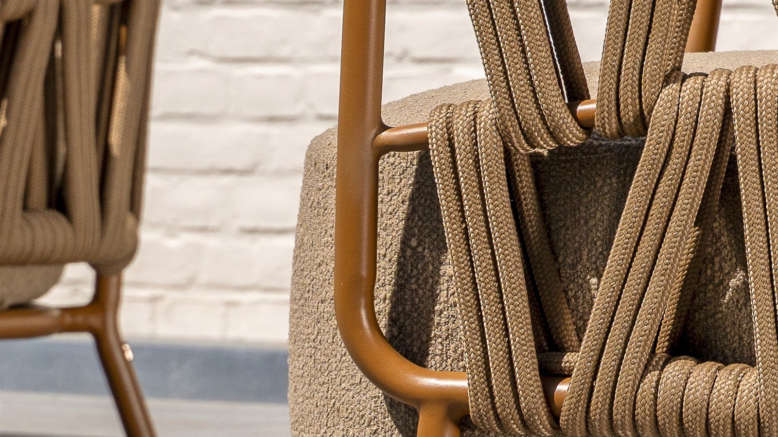 Seasons Outdoor Biarritz Sofa 2.5-Sitzer mit 3 Kissen Boucle Amber/Braun