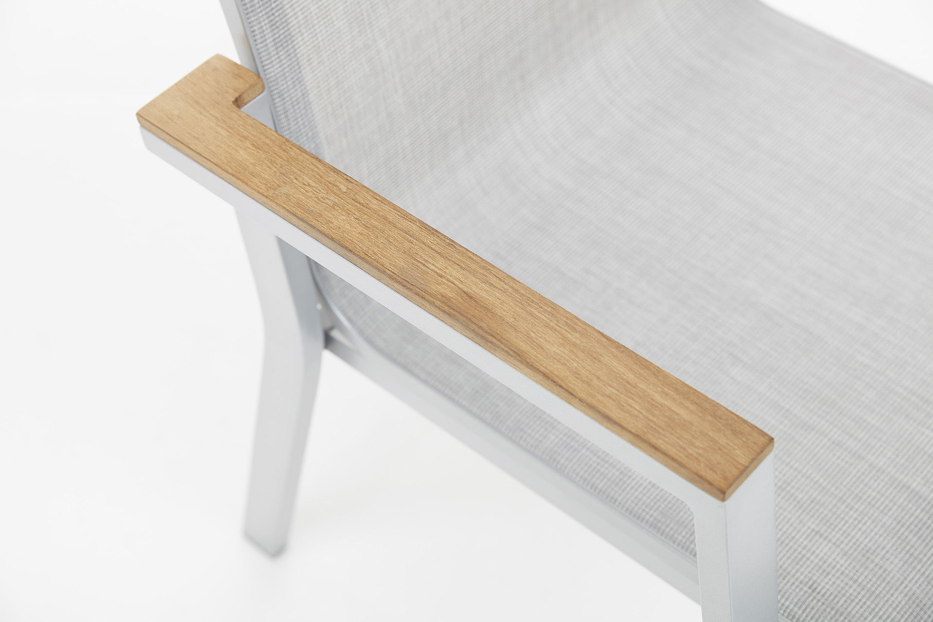 KETTLER RASMUS Stapelsessel mit hoher Rückenlehne, Armlehne Teak, silber/ hellgrau, Aluminium/Outdoorgewebe