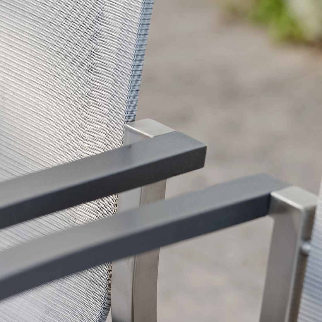 Stern Stapelsessel Evoee Edelstahl mit Bezug Textilen silber/Aluminiumarmlehnen anthrazit